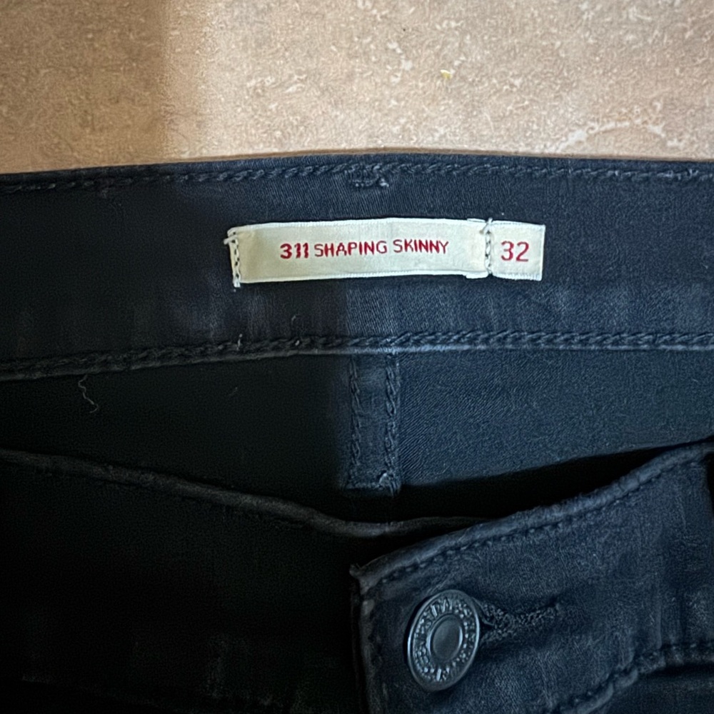 Levi’s 311 Black Shaping Skinny Jeans
